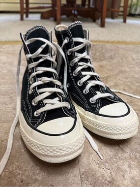 Women 7.5 Converse Black Chuck Taylor Sneakers
